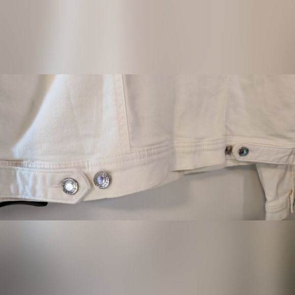 NWT- Maruices White Denim Jacket Size Large - Picture 6 of 12